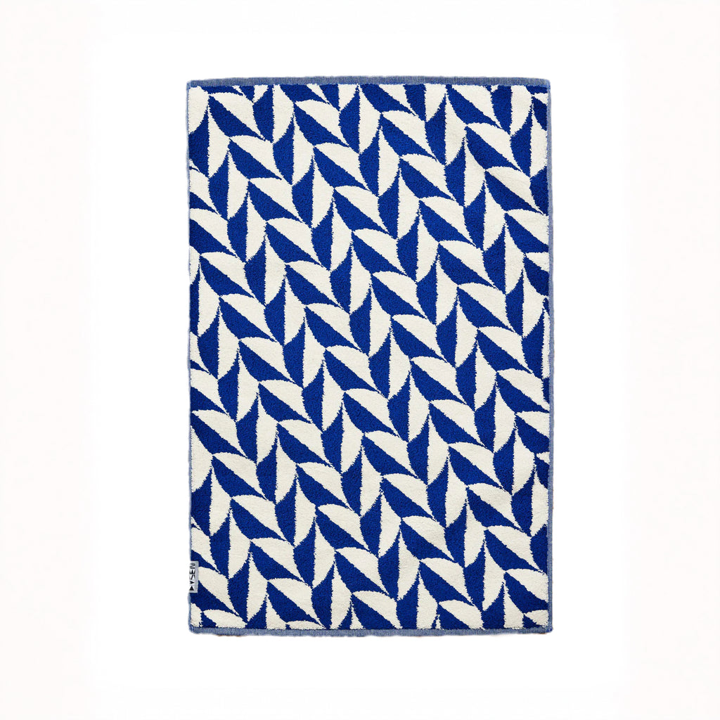 Navy Pattern Bath Mat - Scallop image 0