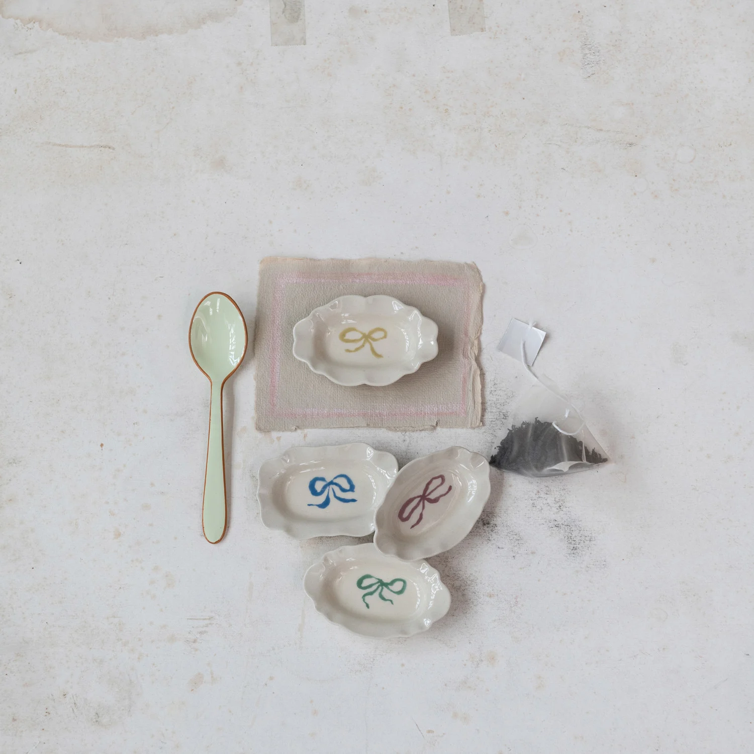 Scalloped Dish with Bow image 5