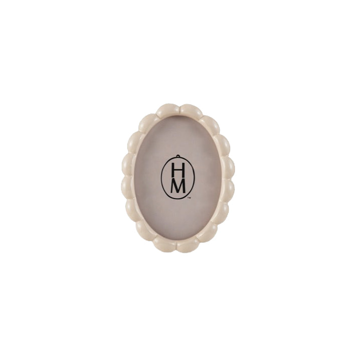 Oval Scalloped Photo Frame image 1