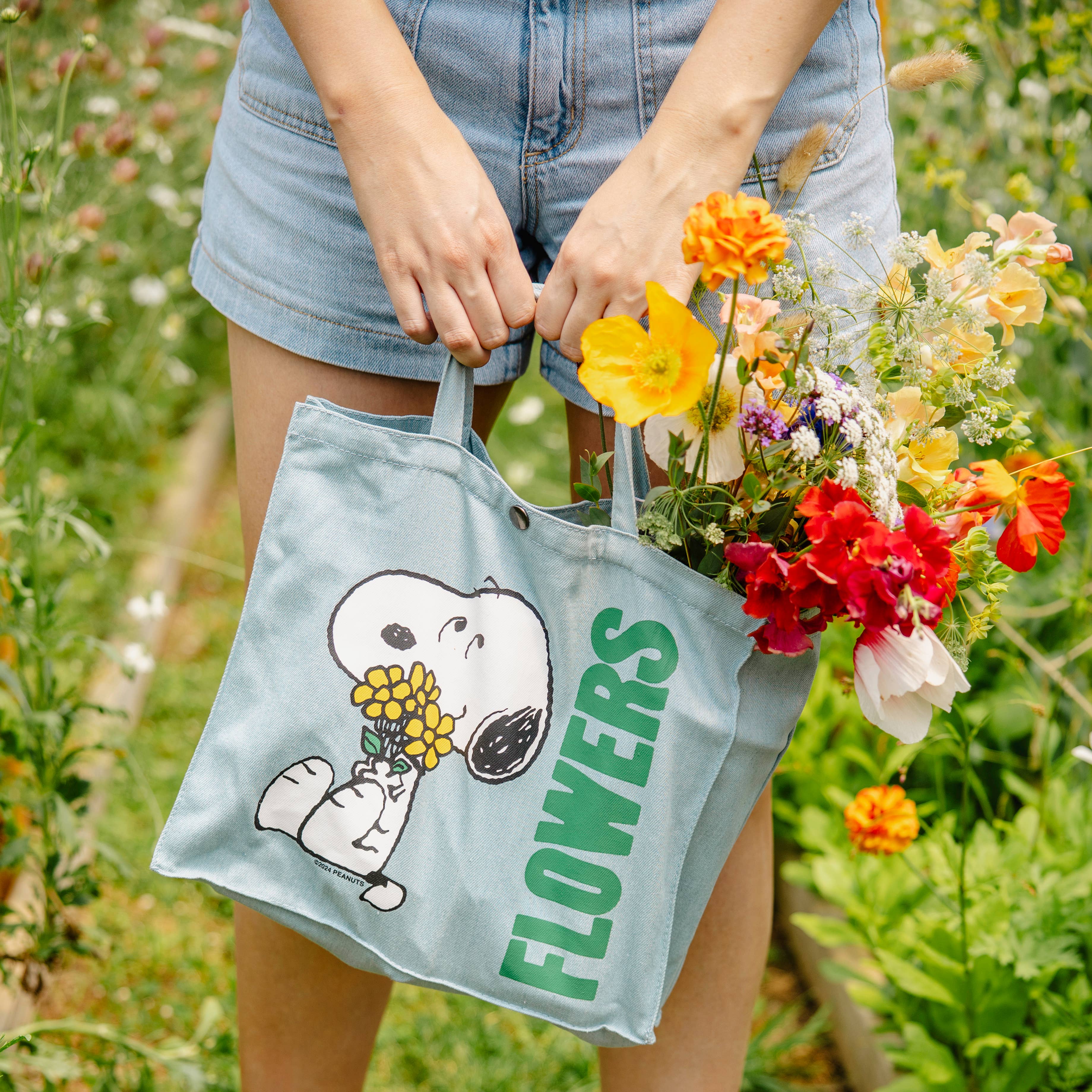 Snoopy Vintage Market Tote - Snoopy Flowers
