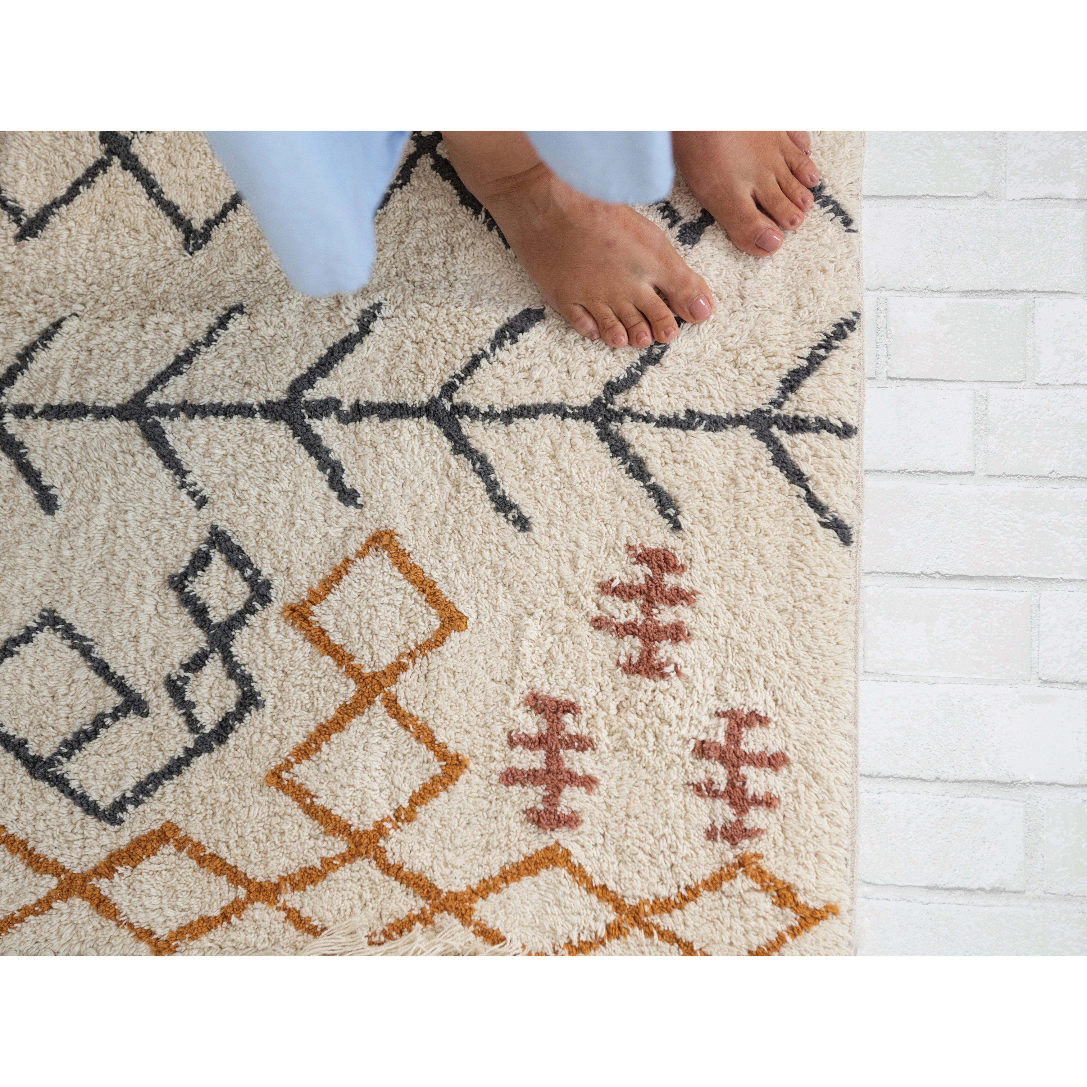 Cotton Tufted Bath Mat with Abstract Design and Fringe image 1