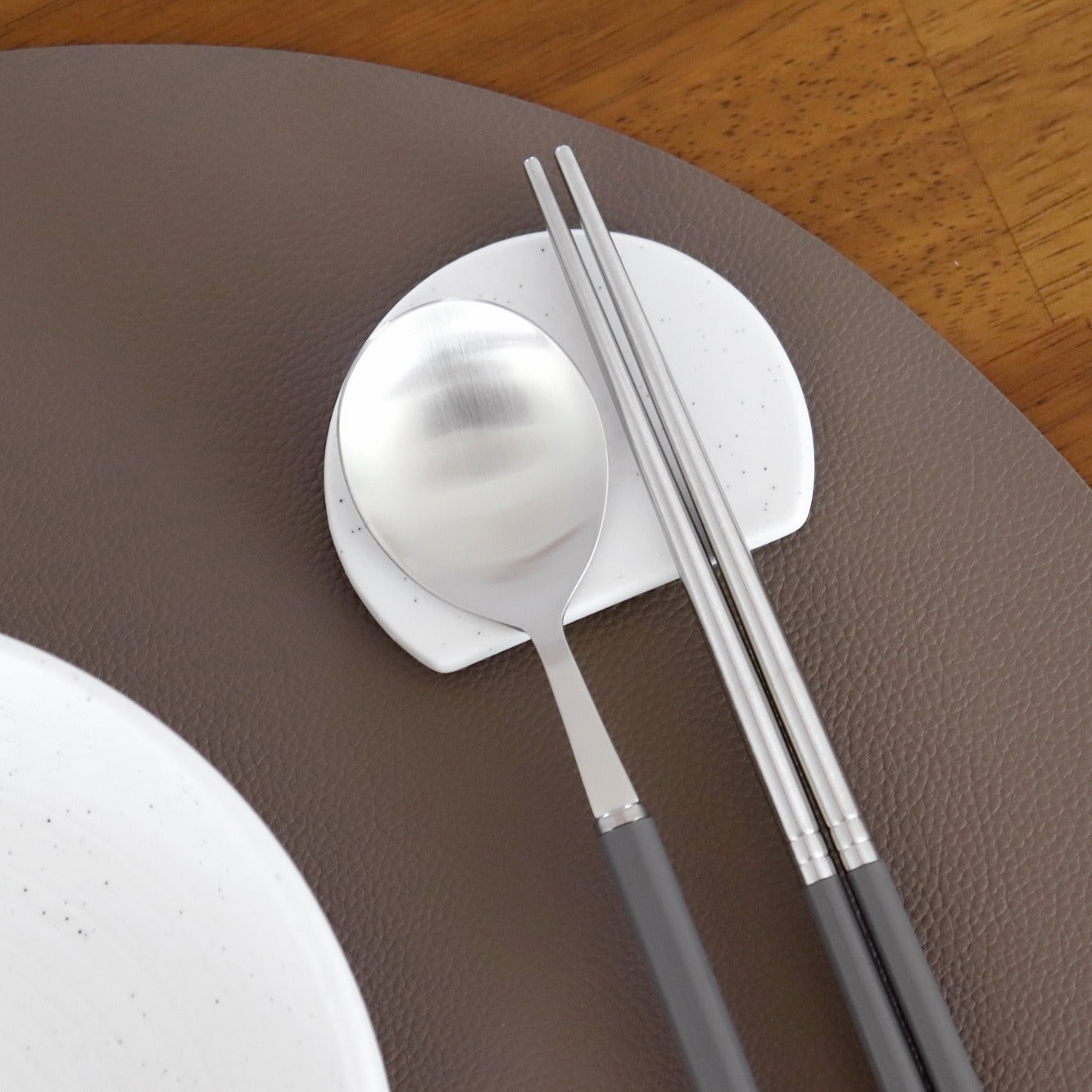 Pure Spoon & Chopstick Rest- 2pcs image 1