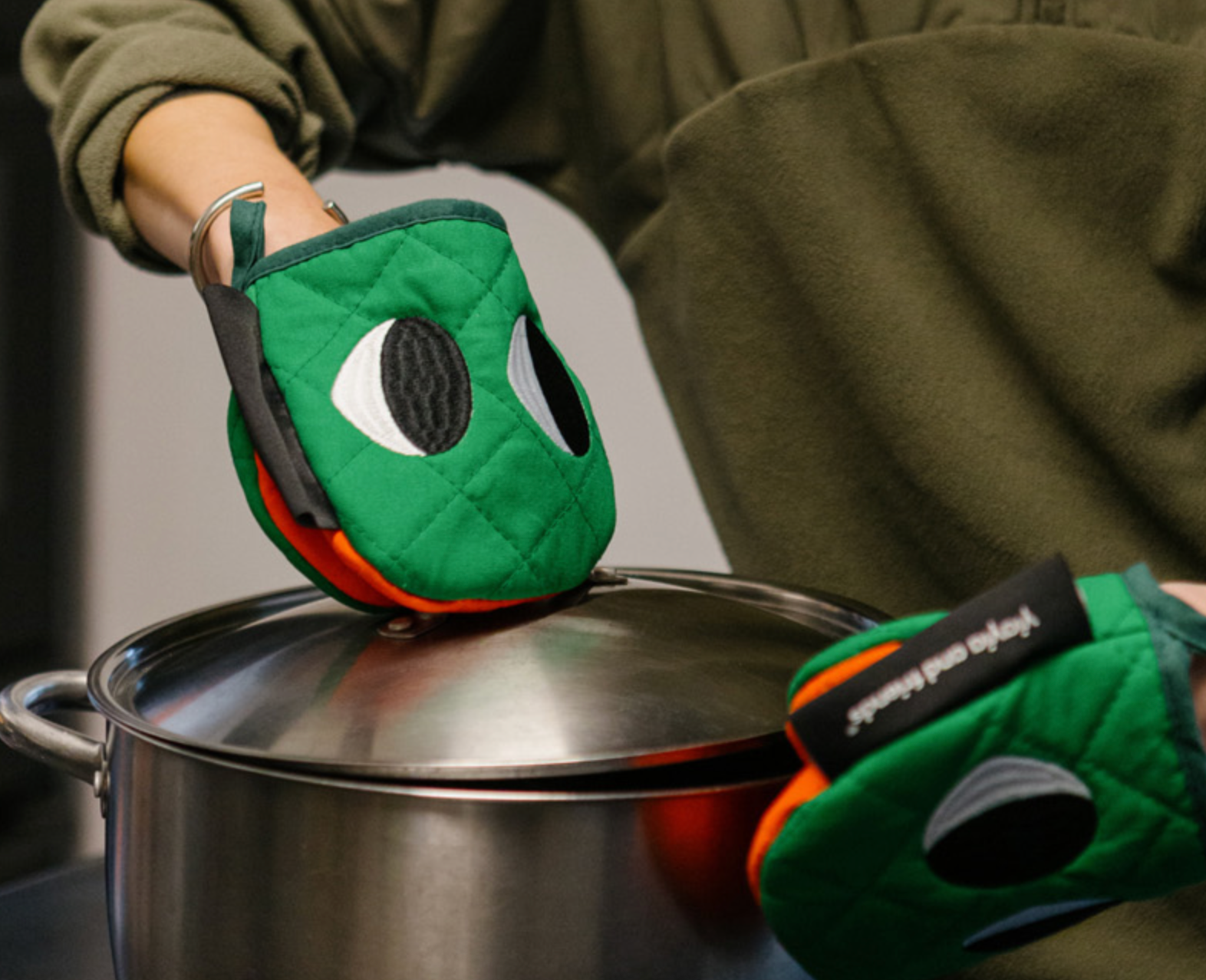 Frog Oven Mitt