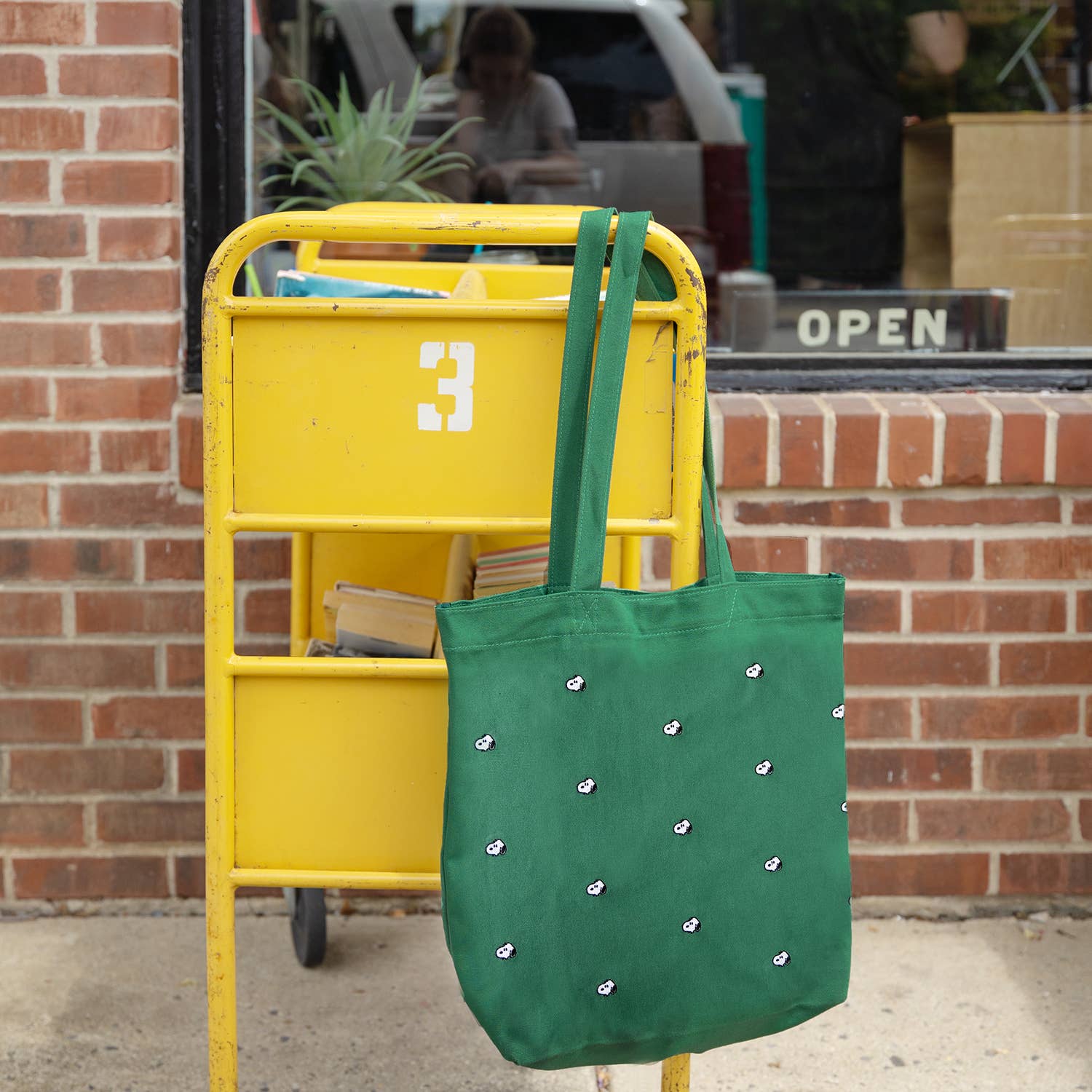 Snoopy Embroidered Tote Bag (Forest)