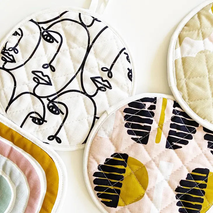 Round Potholder - Face to Face image 1